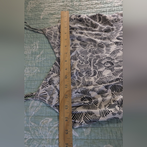 Old Navy Black and White Floral Dress. Size M - Picture 5 of 9